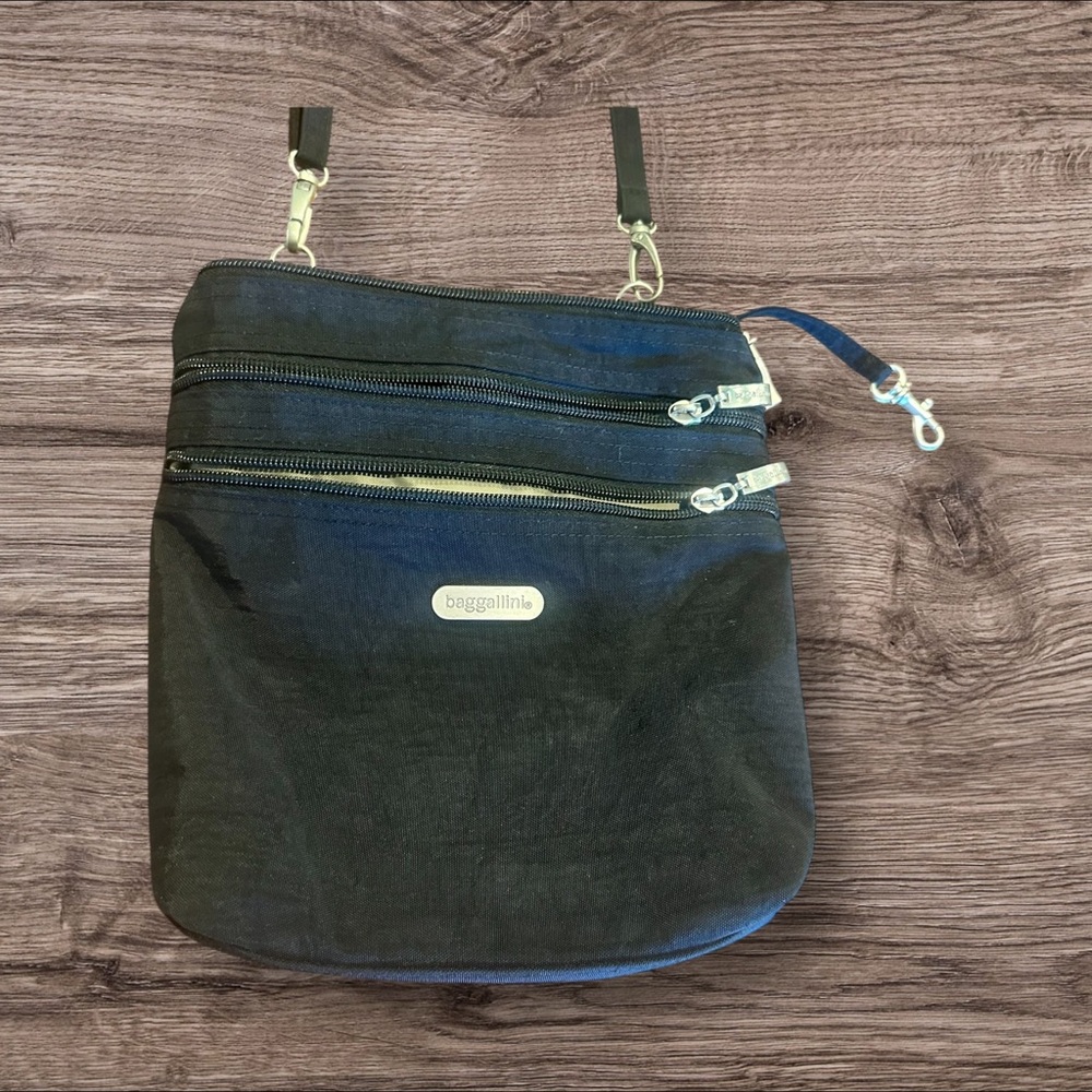 Baggallini Black Lightweight Crossbody Purse Bag